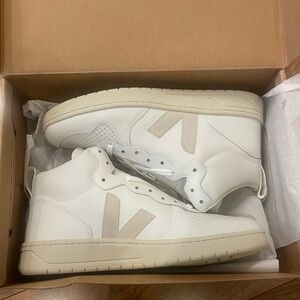 NWT VEJA MEN'S V-15 EXTRA WHITE NATURAL LEATHER HIGH TOP SNEAKER